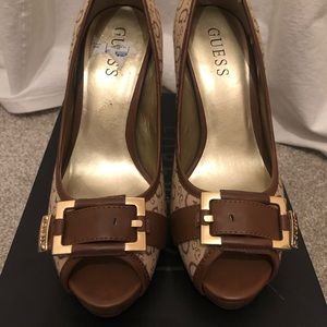 Guess peep toe pumps